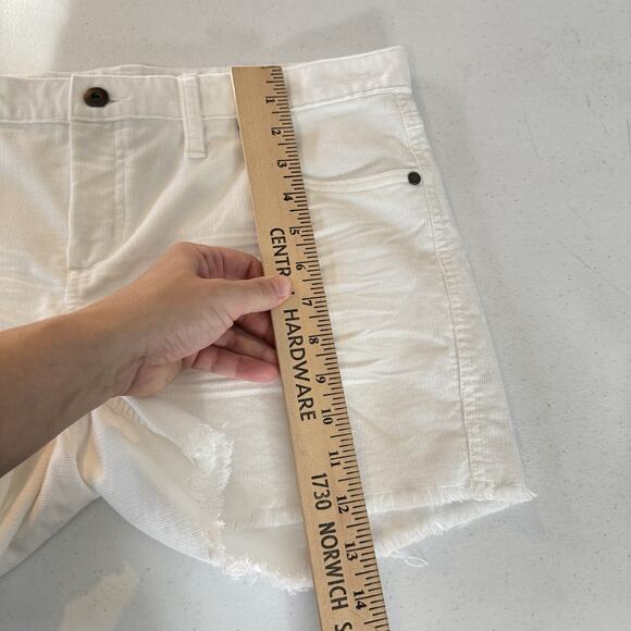 Carve Designs Oahu Shorts in White Corduroy Size 8 Raw Hem 3.5" Inseam - Picture 7 of 10